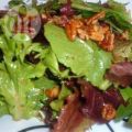 Salade met walnoot en geroosterde ui dressing