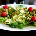 Courgette salade met frambozen en dille