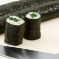 Spinazie-sushi met tonijn en sesam