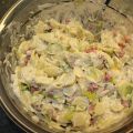 Aardappelsalade met kaas en prei