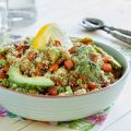 Quinoa en zoete aardappelsalade met avocado en[...]
