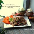 Gegrilde varkensvlees salade met kleefrijst