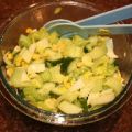 Salade met bleekselderij, komkommer en maïs