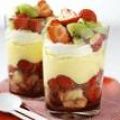 Zomerse Trifle met aardbeien en kiwi