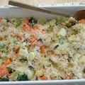 Ovenschotel van gekookte rijst en groenten