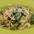 Spaghetti met rucolapesto en groene asperges
