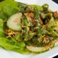 Indonesische salade met kokos en kentjoer[...]