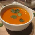 Pittig soepje met tomaat, wortel, gember en[...]