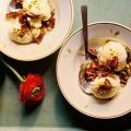 Vanille-ijs met gedroogde aardbeien