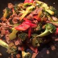 Broccoli met biefstuk en zwarteboontjessaus