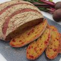 Smakelijk rode-bieten-desem-brood bakken