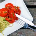 Vega: Pasta met pistache-pesto en tomatensalade