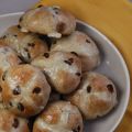 Engelse krentenbroodjes - hot cross buns