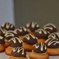 Heel Holland bakt: petite crème bitterkoekjes