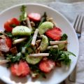 Salade met aardbeien en gerookte kip