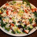 Salade met gerookte kip en pesto-yoghurtdressing