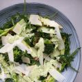 Salade van rucola en gegrilde broccoli