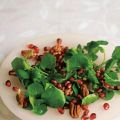 Groene salade met granaatappel en pecannoten