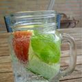 Appel-komkommerwater met basilicum