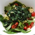 Spinazie Komkommer Salade met Notenbrood