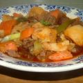 Rundvlees stoofpot met aardappelen, groente en[...]