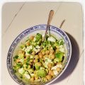 Salade met kikkererwten, avocado & feta