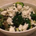 Quinoasalade met broccoli, avocado en feta