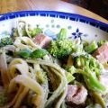 Groene pasta met broccoli en ham