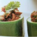 Komkommerbakjes met Thaise biefstuksalade