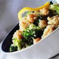 Veganistische salade met quinoa en kikkererwten.