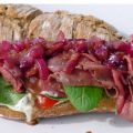Roast Beef Baguette with Pickles, Yoghurt and[...]
