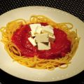 Spaghetti met saus van geroosterde paprika