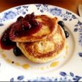 Homemade blueberry pancakes met blauwe[...]