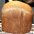 Bruin brood met geroosterde amandelen