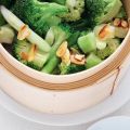 Gestoomde broccoli met bosui