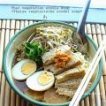 Thaise vegetarische noodel soep/ Thai[...]
