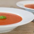 Soep van geroosterde paprika en tomaat