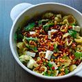 pasta met yoghurt, erwtjes, pijnboompitten en[...]