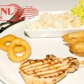 Pork racks, home fries, coleslaw en onion rings