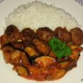 Köfte in tomatensaus met groenten en witte rijst