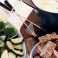 Basilicum-kaasfondue met notenciabatta en[...]