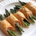 Bladerdeegpakketjes met groene aspergetips,[...]
