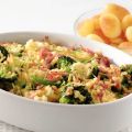 Bloemkool-broccolischotel met ham en kaas