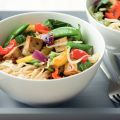 Zoet-pikante tofu met gebakken mie