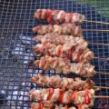 Barbecue: kruidige kip spiesjes met paprika (of[...]