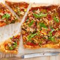 Plaatpizza met tonijn