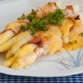 Gegratineerde asperge-rolletjes