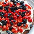 brownie pizza met rode vruchten