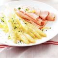 Asperges met ei en botersaus