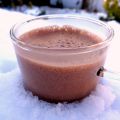 Warme chocomel van echte chocola met amandelmelk